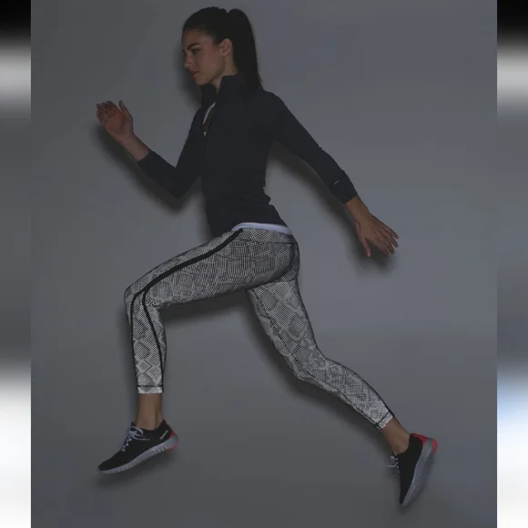 RARE Lululemon Pace Tight(Luxtreme) Lights Out Black/Ravish Reptile Silver 12 - Picture 1 of 15
